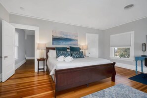 8 bedrooms, desk, iron/ironing board, travel crib - Magnificent Ferncrest - Towering Home on the Coast (Groton)