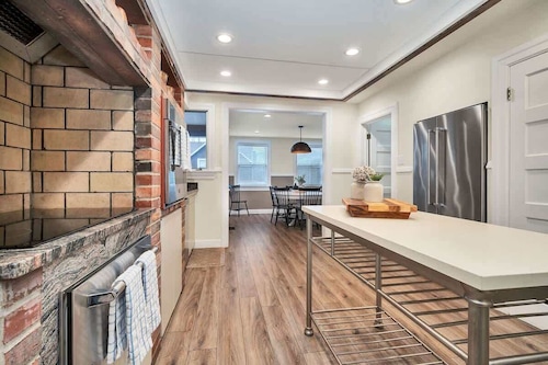 Magnificent Ferncrest - Towering Home on the Coast