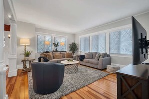 Fernseher, Kamin, Arbeitsbereiche