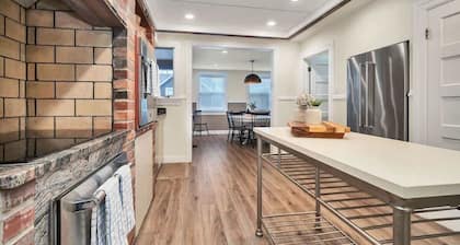 Magnificent Ferncrest - Towering Home on the Coast