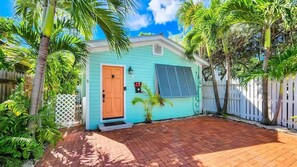 Exterior - Runaway Bills (Key West)