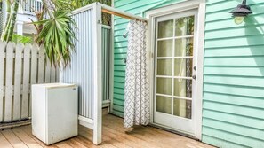 Property grounds - Runaway Bills (Key West)