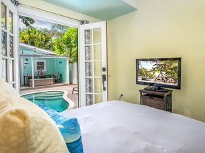 3 bedrooms, iron/ironing board, WiFi, bed sheets - Runaway Bills (Key West)