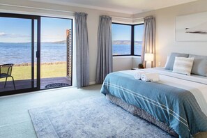 4 bedrooms, iron/ironing board, travel crib, WiFi - Parawai Lakehouse Sanctuary (Rotorua)