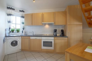 Kühlschrank, Mikrowelle, Ofen, Geschirrspüler