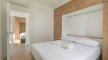 Apartment | 2 bedrooms, blackout drapes, iron/ironing board, free WiFi