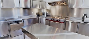 Accessible Gîte for 15 Guests, 2-Star Rated, Fully Equipped, Parking, Near Nature.