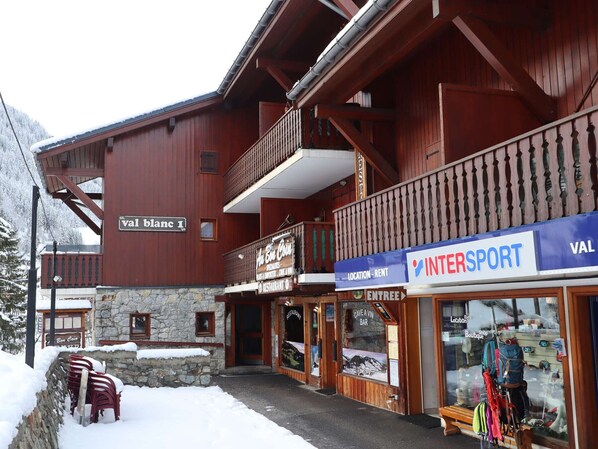 A wooden building with a sign for 'val blanc 1' and a 'CAVE A VIN BAR' sign. - Sunny Apartment for 4 with Balcony, Close to Slopes in Beaufort (Arêches-Beaufort)