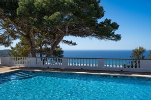 Pool - Apartamento Buganvilla - Increíbles vistas al mar (San Jaime Mediterráneo)