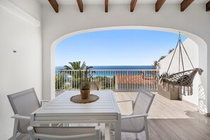 تناول الطعام بالخارج