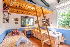 3 室のベッドルーム、旅行用ベビーベッド、WiFi、ベッドシーツ