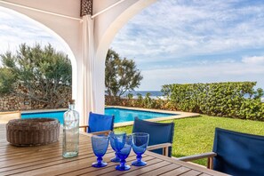 屋外ダイニングエリア