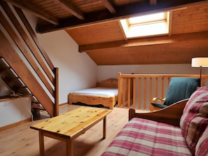 3 bedrooms, free WiFi - Triplex for 6 in the center, close to slopes (Arêches-Beaufort)
