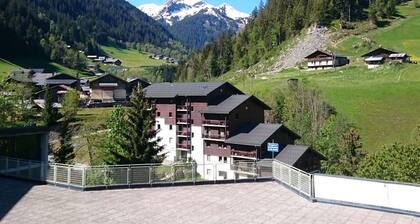 Triplex for 6 in the center, close to slopes