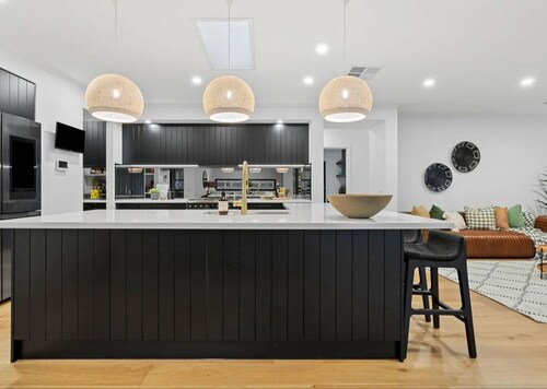 Luxury Home with Pool. Only 4 min walk to Mount Martha Beach