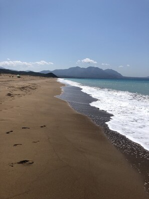 Beach nearby, sun-loungers, beach towels