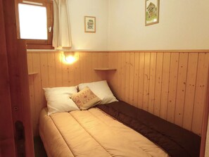 1 bedroom, WiFi - Cozy Apartment in Arêches - Ski-in/Ski-out, Terrace, Pool Access, Sleeps 4 (Arêches-Beaufort)