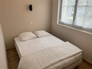 2 bedrooms, free WiFi - Fort-Mahon-Plage: Renovated beachfront apartment, 2 bedrooms, terrace (Fort-Mahon-Plage)