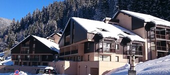Bright 40m² Duplex, South-Facing, Sleeps 4, Near Shops, Loggia, Family-Friendly