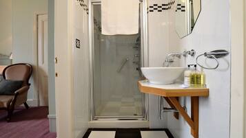 Combined shower/tub, hair dryer, bidet, towels