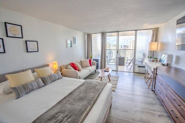 Desk, iron/ironing board, WiFi, bed sheets