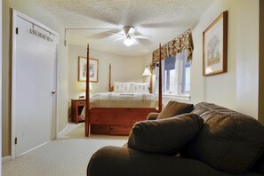 3 chambres, fer et planche à repasser, Wi-Fi, draps fournis