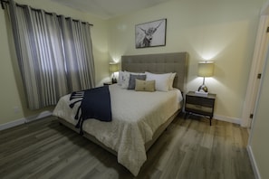 3 habitaciones, tabla de planchar con plancha, wifi y ropa de cama