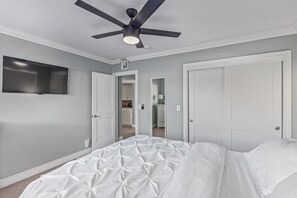 4 habitaciones, escritorio, tabla de planchar con plancha y wifi gratis 