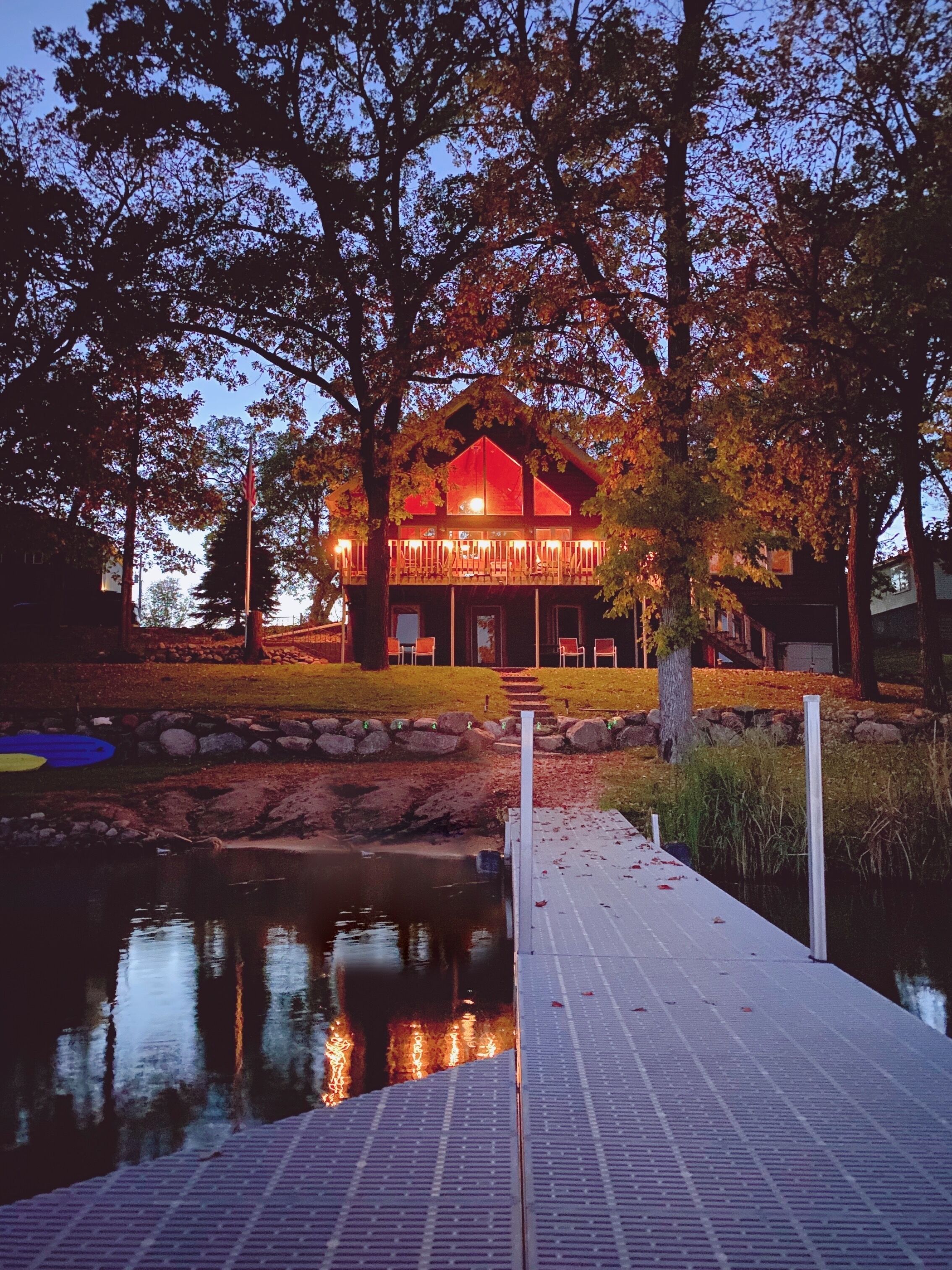 Lake Cabin with stunning view and cozy vibes!