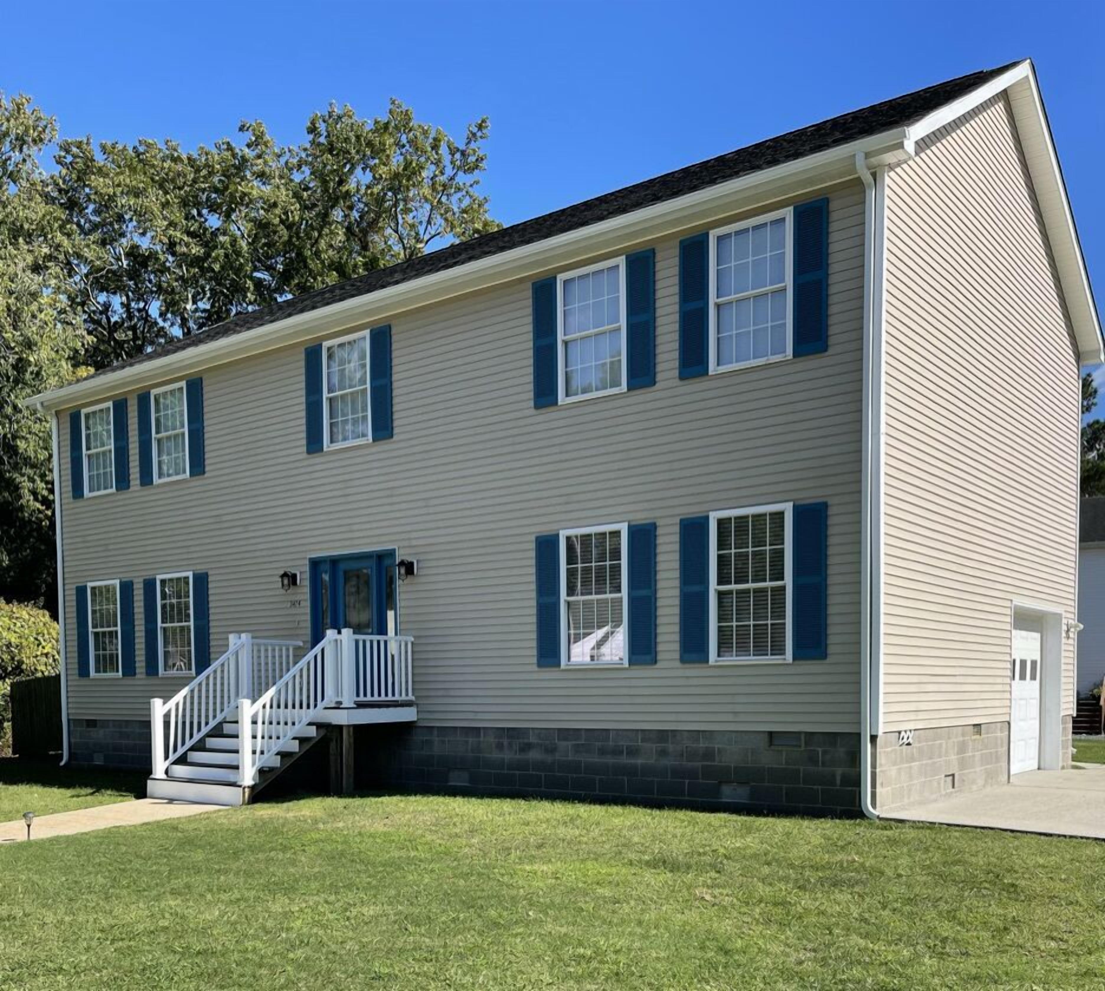 Accomac Apple - Spacious home, close to town and linens provided. Nice patio