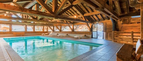 Piscina interna, piscina aquecida