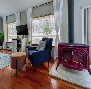 Smart TV, fireplace - Bayfield Fruit Loop Retreat - Main Cottage (Bayfield)