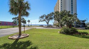 Property grounds - The Beach Just Called... Asking For You! 2 Bedroom / 2 Bath- Sleeps 6!! (Biloxi)