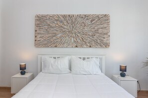 2 bedrooms, in-room safe, iron/ironing board, free WiFi - Casa Angelica -  Near beach, rooftop terrace & stunning views (Carvoeiro)