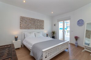 2 chambres, coffres-forts dans les chambres, fer et planche à repasser