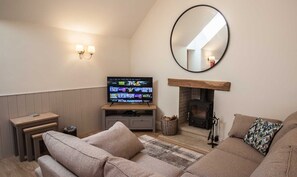 TV, fireplace, video games - Farndale Cottage | sleeps 4 - Hot Tub, Dog Friendly - 5* Gold Award (Pickering)