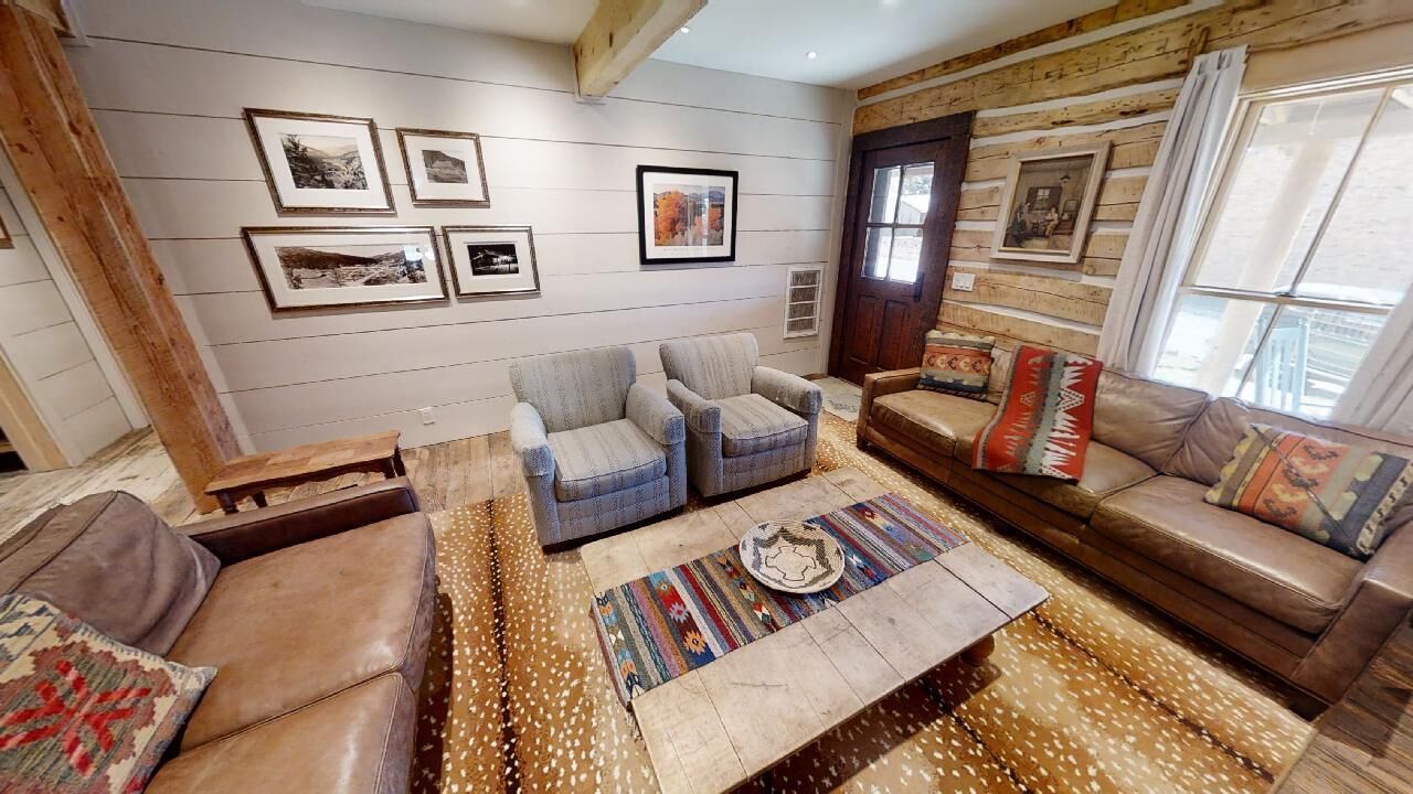 Televisión y chimenea 