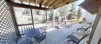 Lucky River Retreat - In Town - Pet Friendly