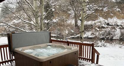 Riverside Cabin - In Town - New Property - Pet Friendly