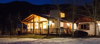 Ski View Chalet - In Town - New Property - Pet Friendly
