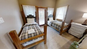 4 bedrooms, iron/ironing board, free WiFi, bed sheets