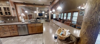 Antlers Riverside Lodge - Upper Valley - New Property - Pet Friendly - Jacuzzi -