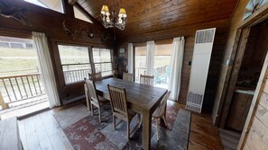 Dining - Bear Valley Cabin - Upper Valley - Pet Friendly (Red River)