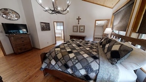 4 bedrooms, desk, iron/ironing board, free WiFi