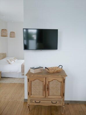 1 bedroom, desk, soundproofing, free WiFi