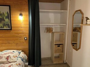 1 Schlafzimmer, Bügeleisen/Bügelbrett, Reisekinderbett, kostenloses WLAN