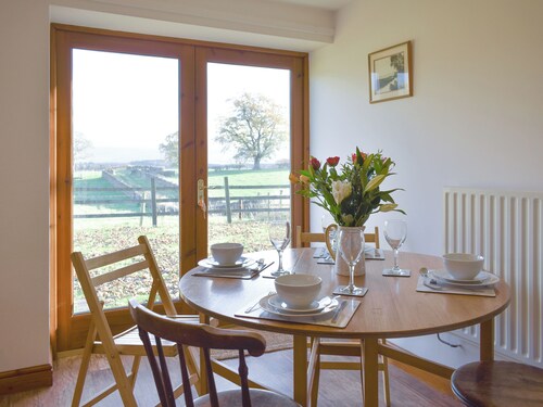 A lovely home from home in a superb location for exploring the town.