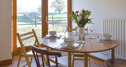 A lovely home from home in a superb location for exploring the town.