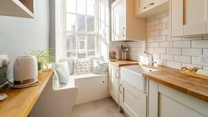 Private kitchen - City Centre - 1 Bed - Sleeps 2 - Pet Friendly (Aberdeen)