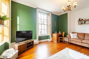 Apartment | Living area - City Centre - 1 Bed - Sleeps 2 - Pet Friendly (Aberdeen)